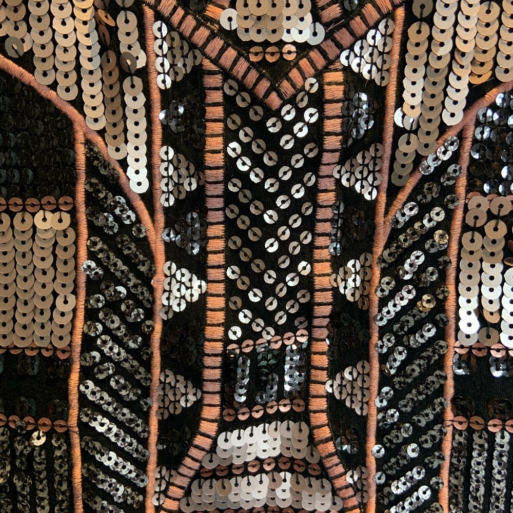 Express Sequenced Tank Top - Picture 3 of 4